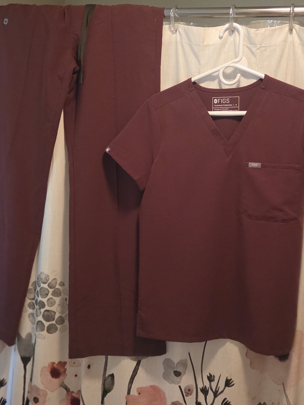 Figs Women's Two-Piece Scrub Set in Walnut (Top - Small, Pants - Small/Tall)